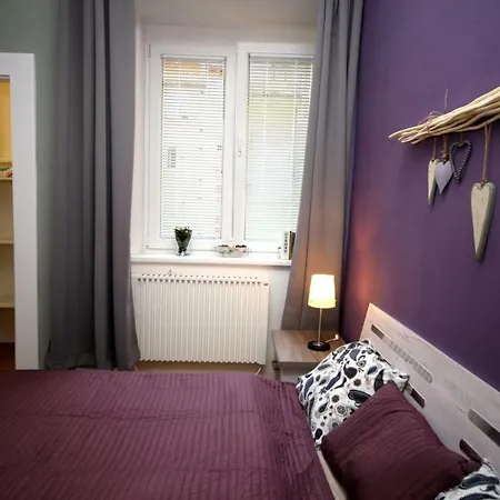 Hajkova 6 Apartman *