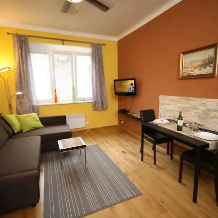 Apartman Hajkova 6 *