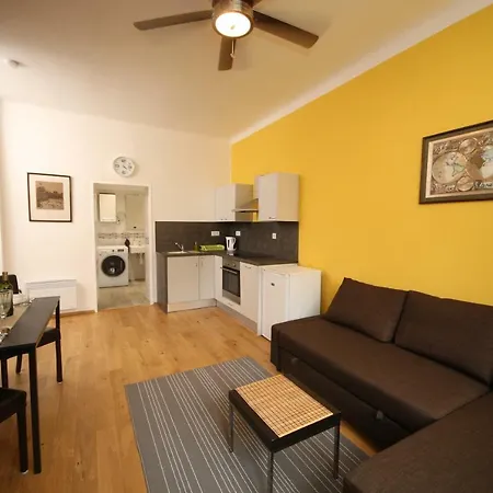 Hajkova 6 Apartman *